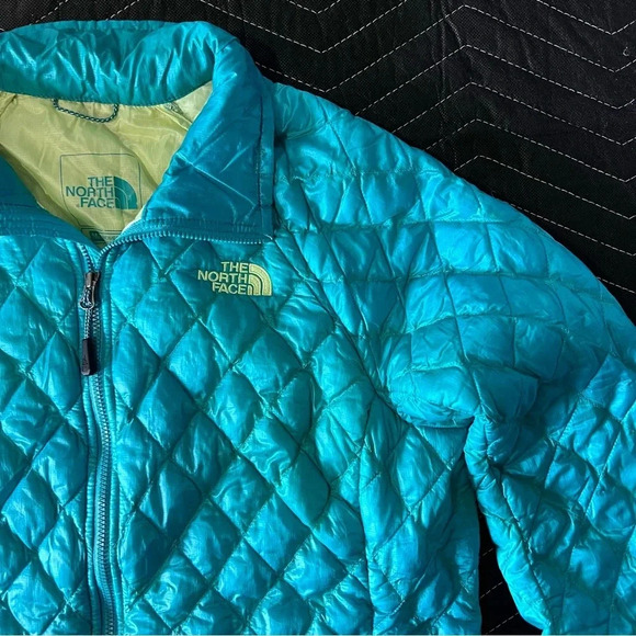 Women’s North Face Packable Lightweight Jacket - Picture 3 of 12